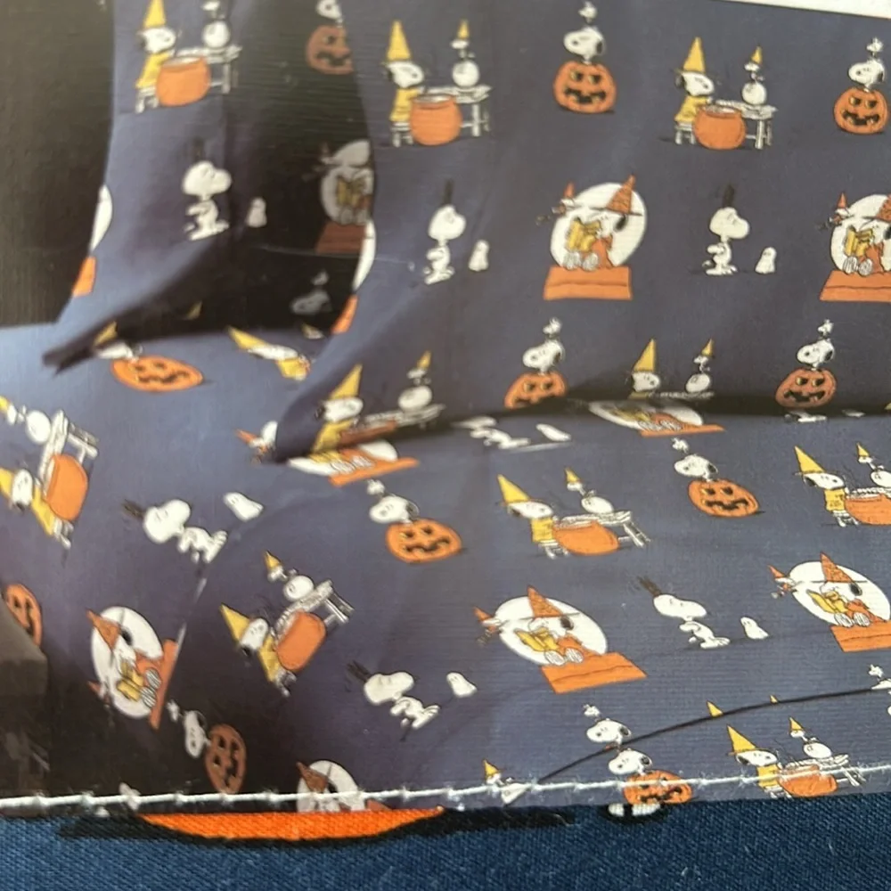 New Peanuts Snoopy Spooky Halloween Queen Sheet Set Pumpkin Navy Blue